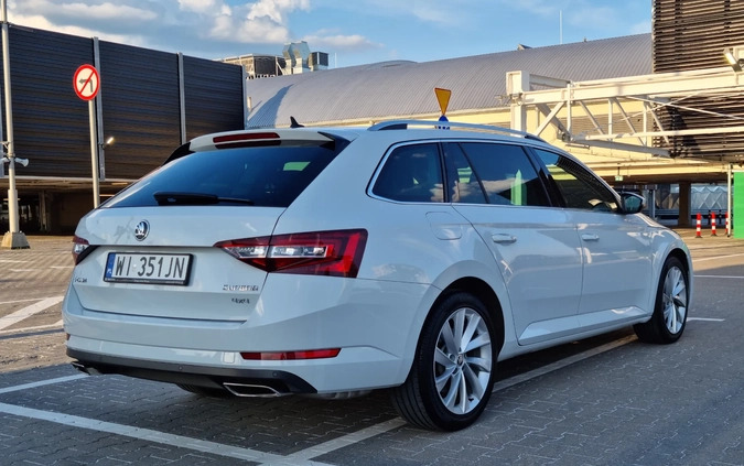 Skoda Superb cena 121900 przebieg: 66369, rok produkcji 2018 z Warszawa małe 742